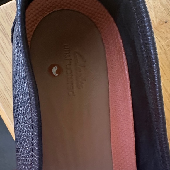 Clarks Black Leather Loafers with Chain Accent - Picture 2 of 6